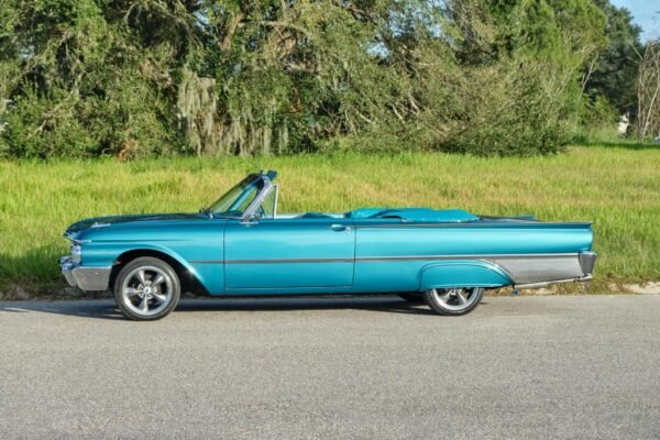 Ford Galaxie Sunliner Convertible Restored - Image 39