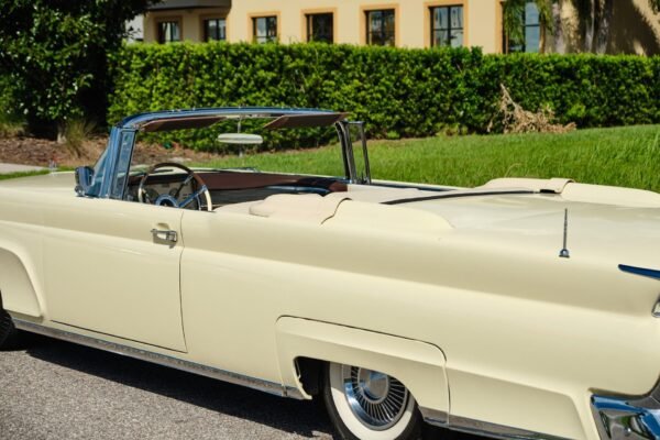 Lincoln Continental Mark III Convertible - Image 10