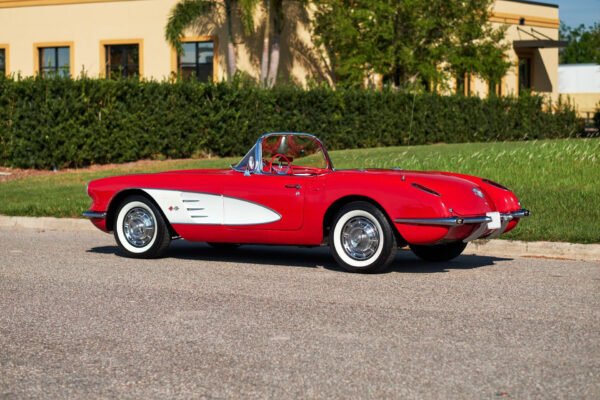 Chevrolet Corvette Convertible - Image 13