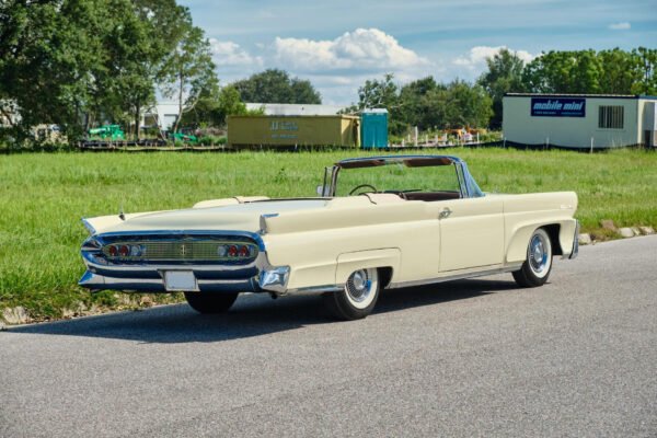 Lincoln Continental Mark III Convertible - Image 15