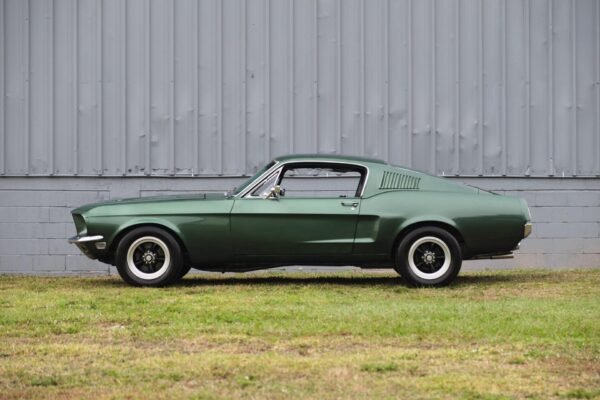 Ford Mustang Fastback Bullitt - Restored - Image 9