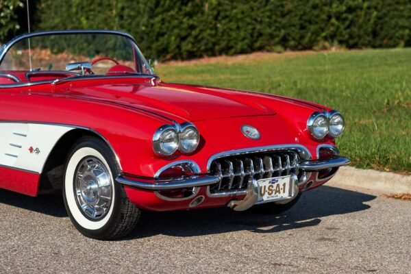 Chevrolet Corvette Convertible - Image 17