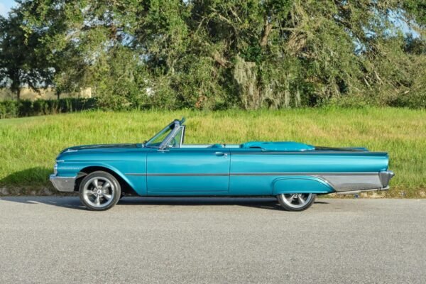 Ford Galaxie Sunliner Convertible Restored - Image 11