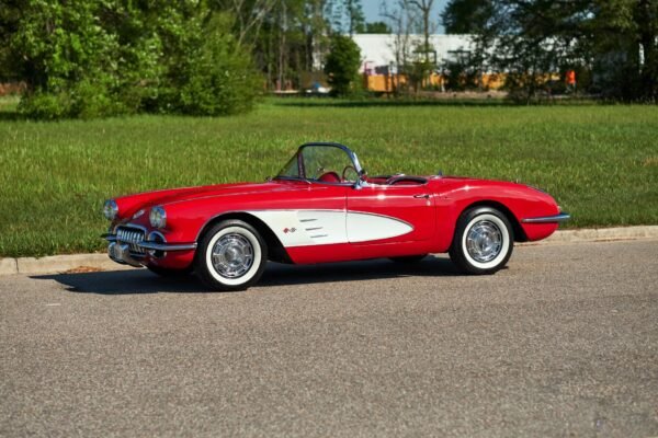 Chevrolet Corvette Convertible - Image 33