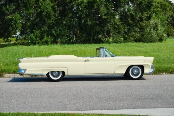 Lincoln Continental Mark III Convertible - Image 26