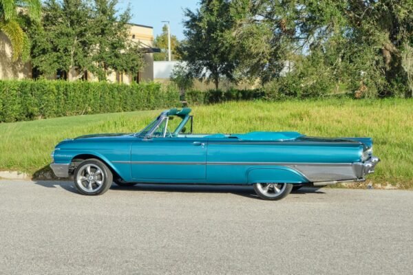 Ford Galaxie Sunliner Convertible Restored - Image 16