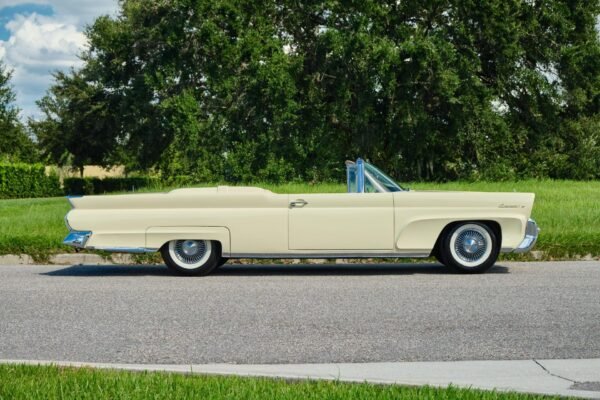 Lincoln Continental Mark III Convertible - Image 35