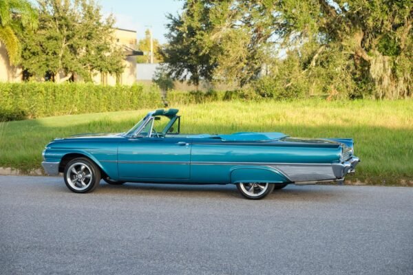 Ford Galaxie Sunliner Convertible Restored - Image 21