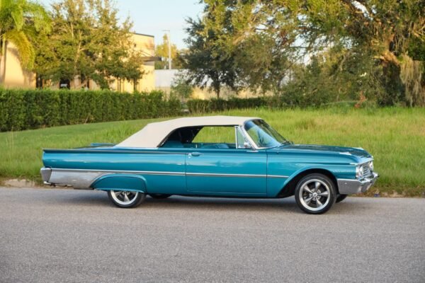 Ford Galaxie Sunliner Convertible Restored - Image 22