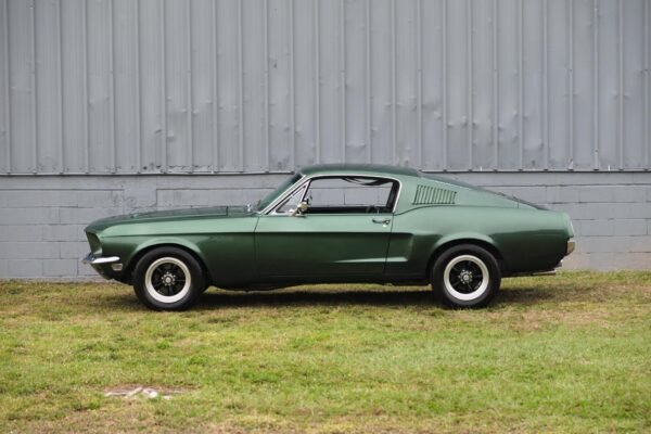 Ford Mustang Fastback Bullitt - Restored